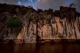 Khao Juab Kan Cave ถ้ำเขาจูบกัน: The Best Amazing Hidden Cave 10/10 Khao Juab Kan Cave