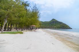 Sam Phraya Beach