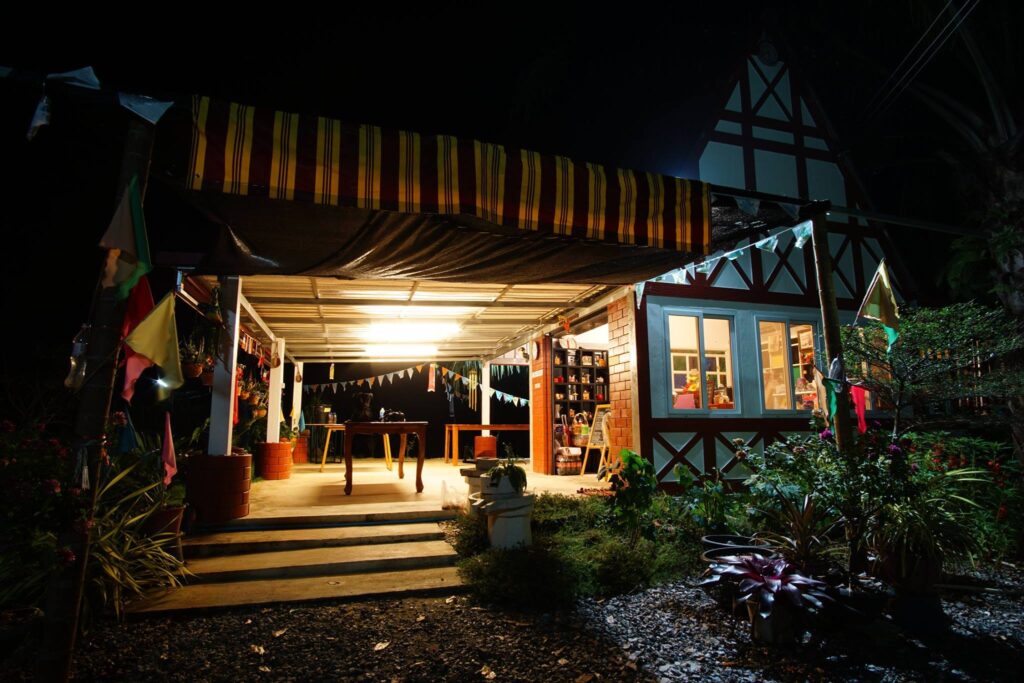 ลุงลอคาเฟ่ LungLOr Café สามร้อยยอด: The Best Amazing Iconic 10/10 lunglor café