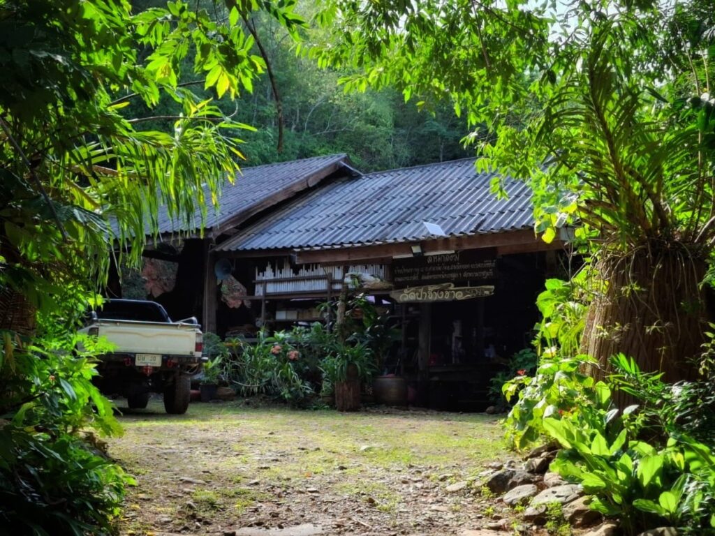 สำนักสงฆ์ป่าช้างขาว ป่าหมาก Pa Chang Khao Monastery สามร้อยยอด: The Best Amazing Iconic 10/10 pa chang khao monastery1