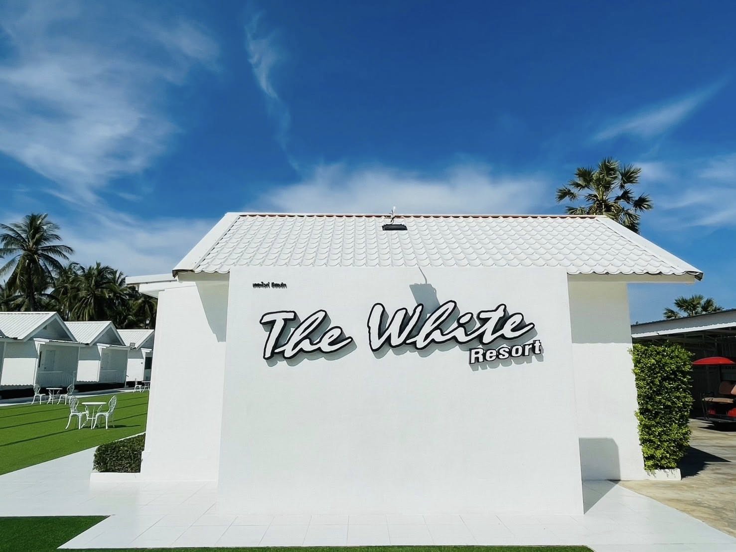 the white cafe 8